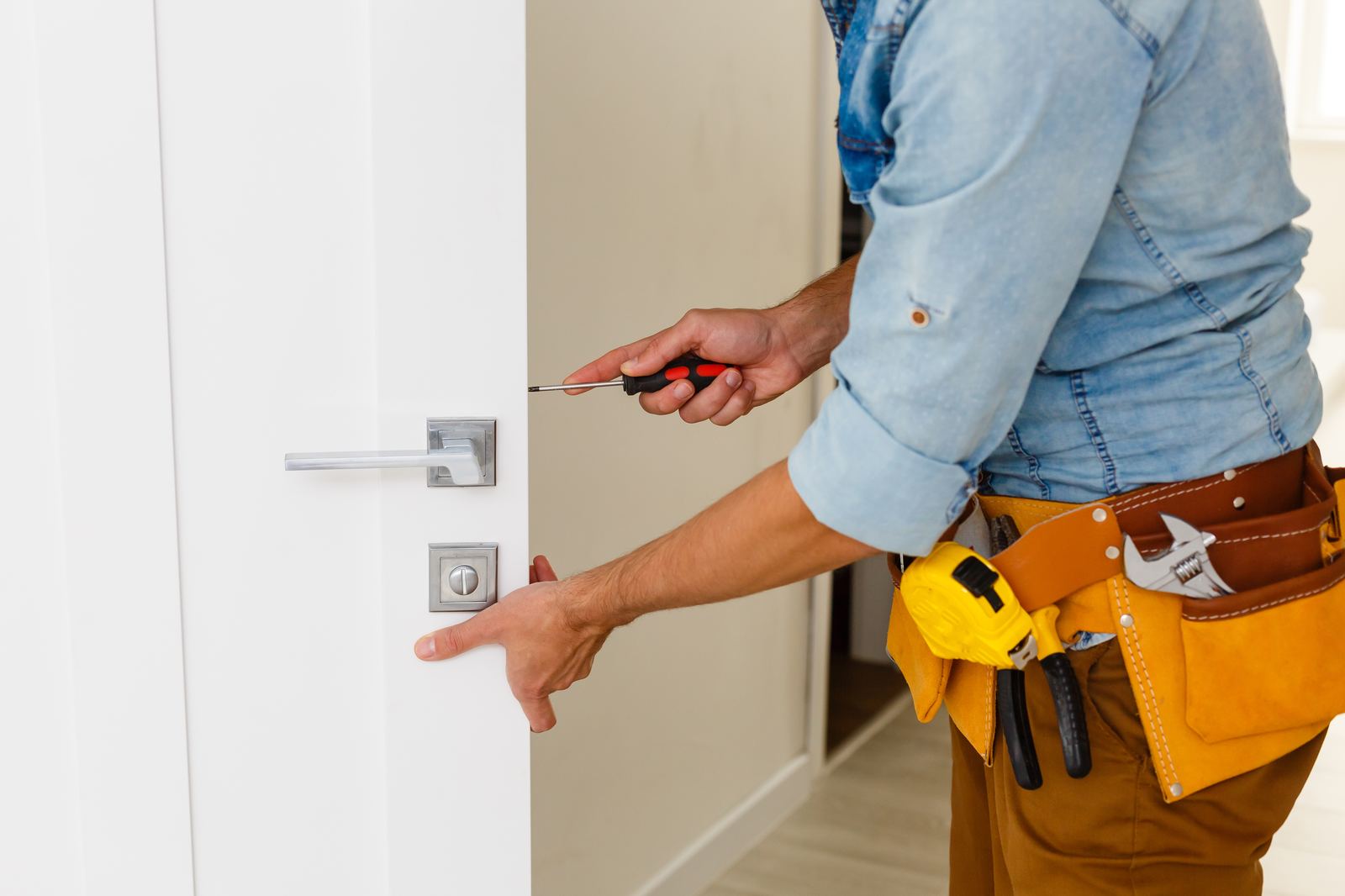 lock check — locksmith services in Tennessee